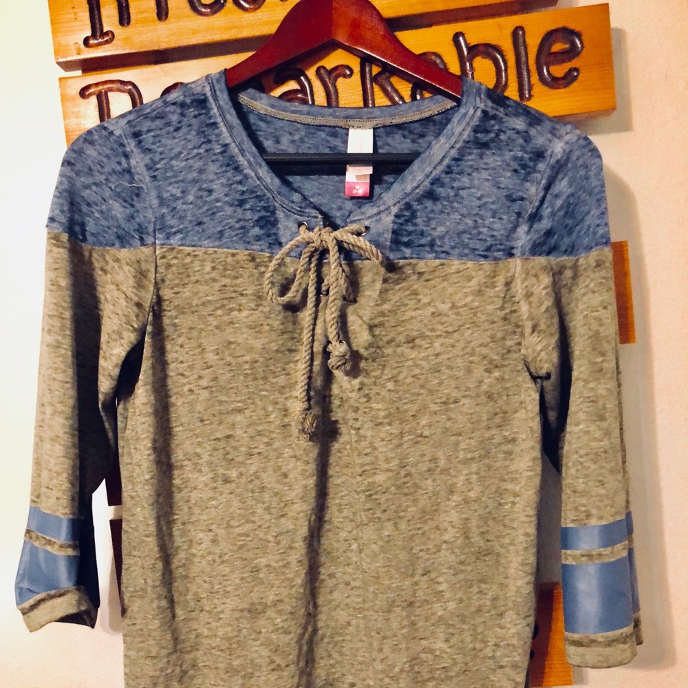 No Boundaries Top with half sleeves. M 7-9 size.